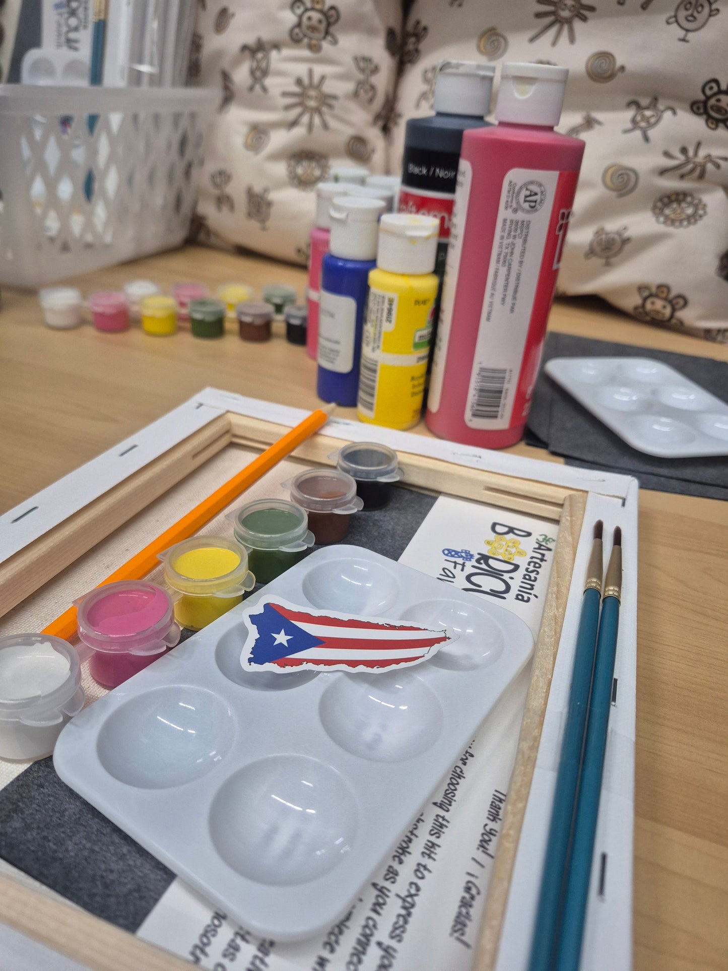 Paint and discover art kit